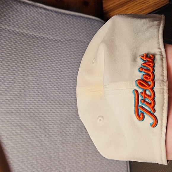 Titleist Golf L/XL Stretch Fit Hat - Picture 3 of 4